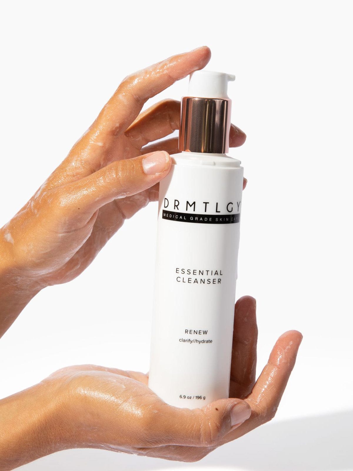 Essential Cleanser - Image 4