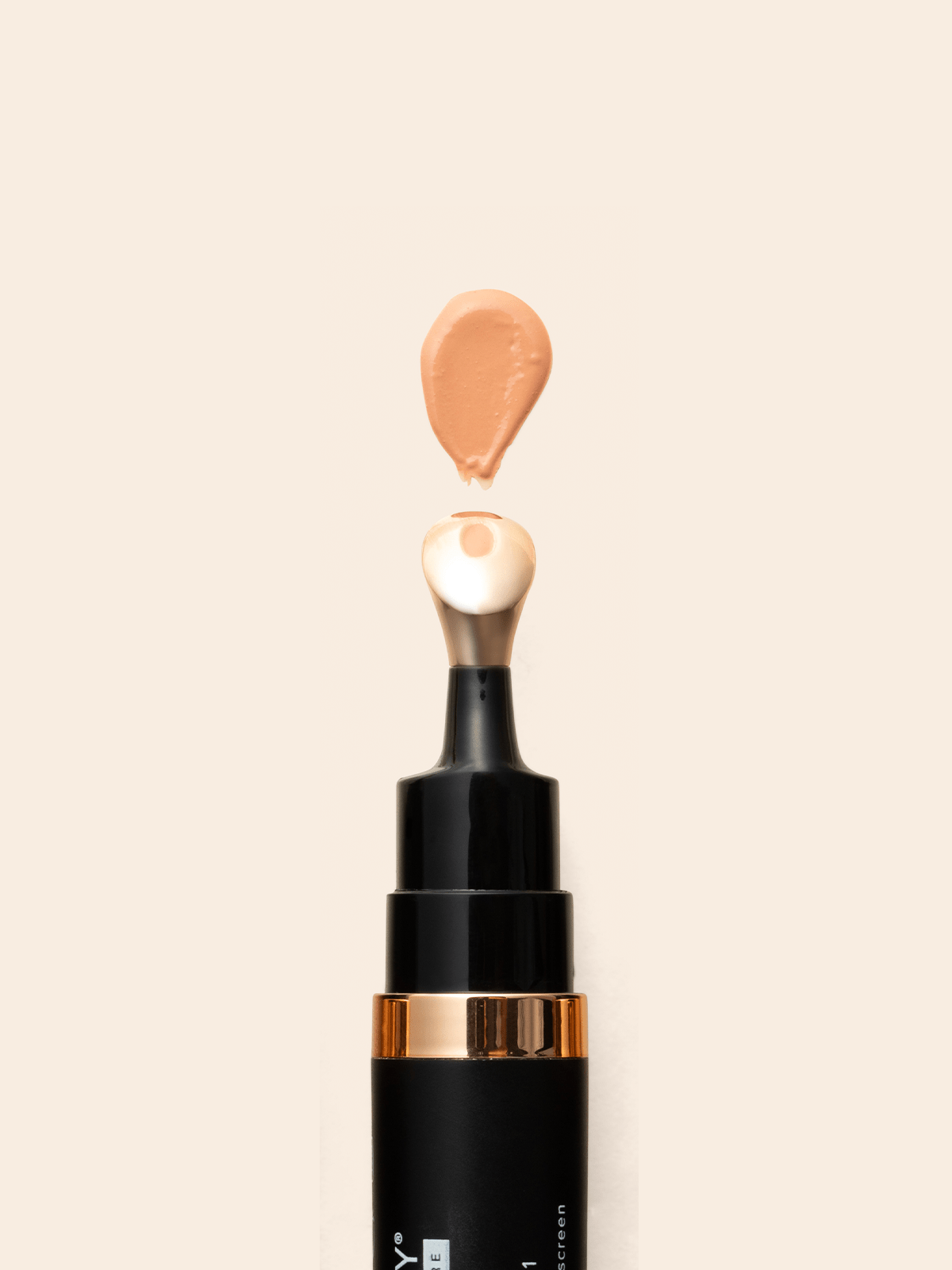 Luminous Eye Corrector SPF 41 - Tan - Image 5