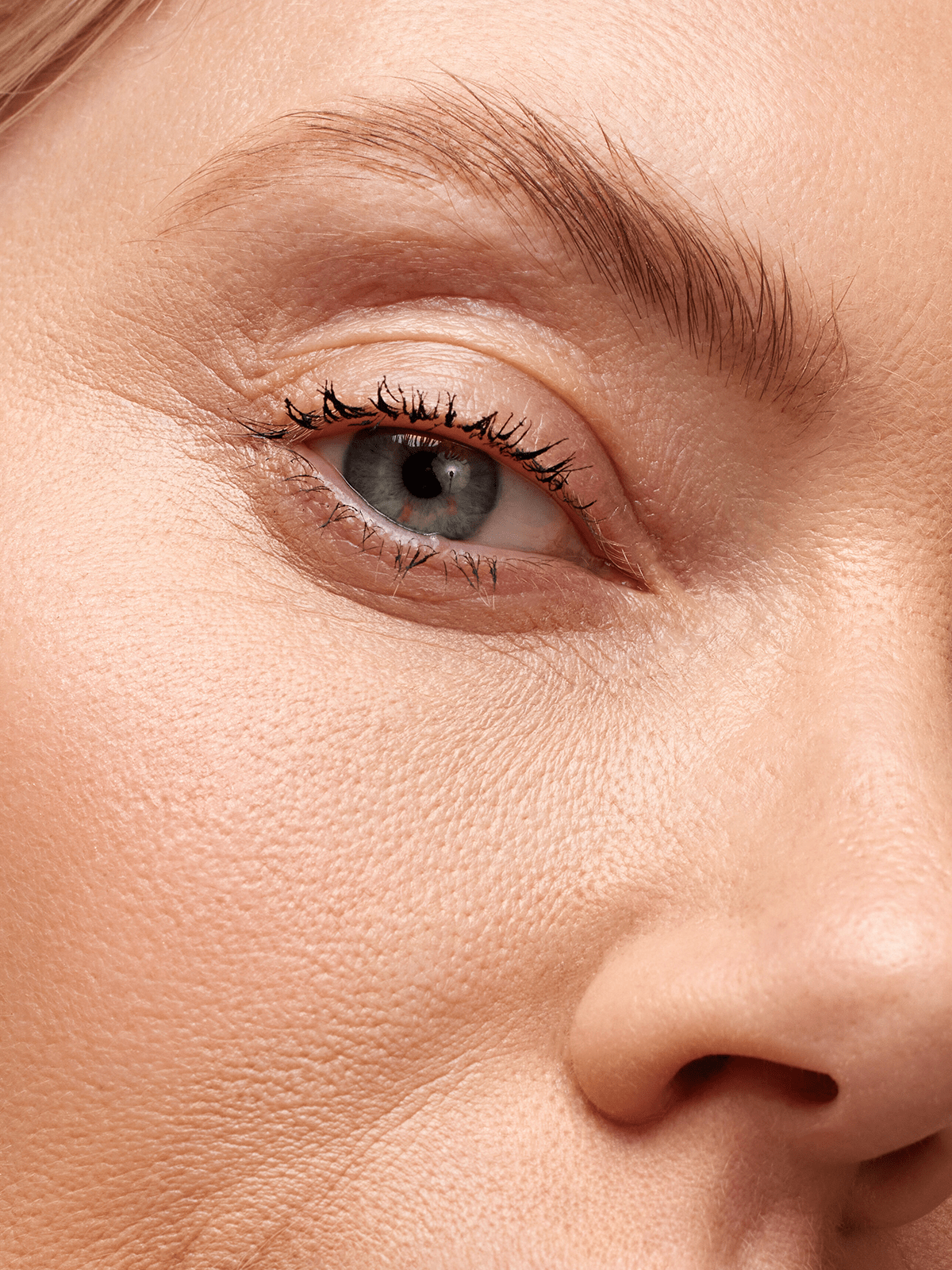 Luminous Eye Corrector SPF 41 - Fair - Image 9