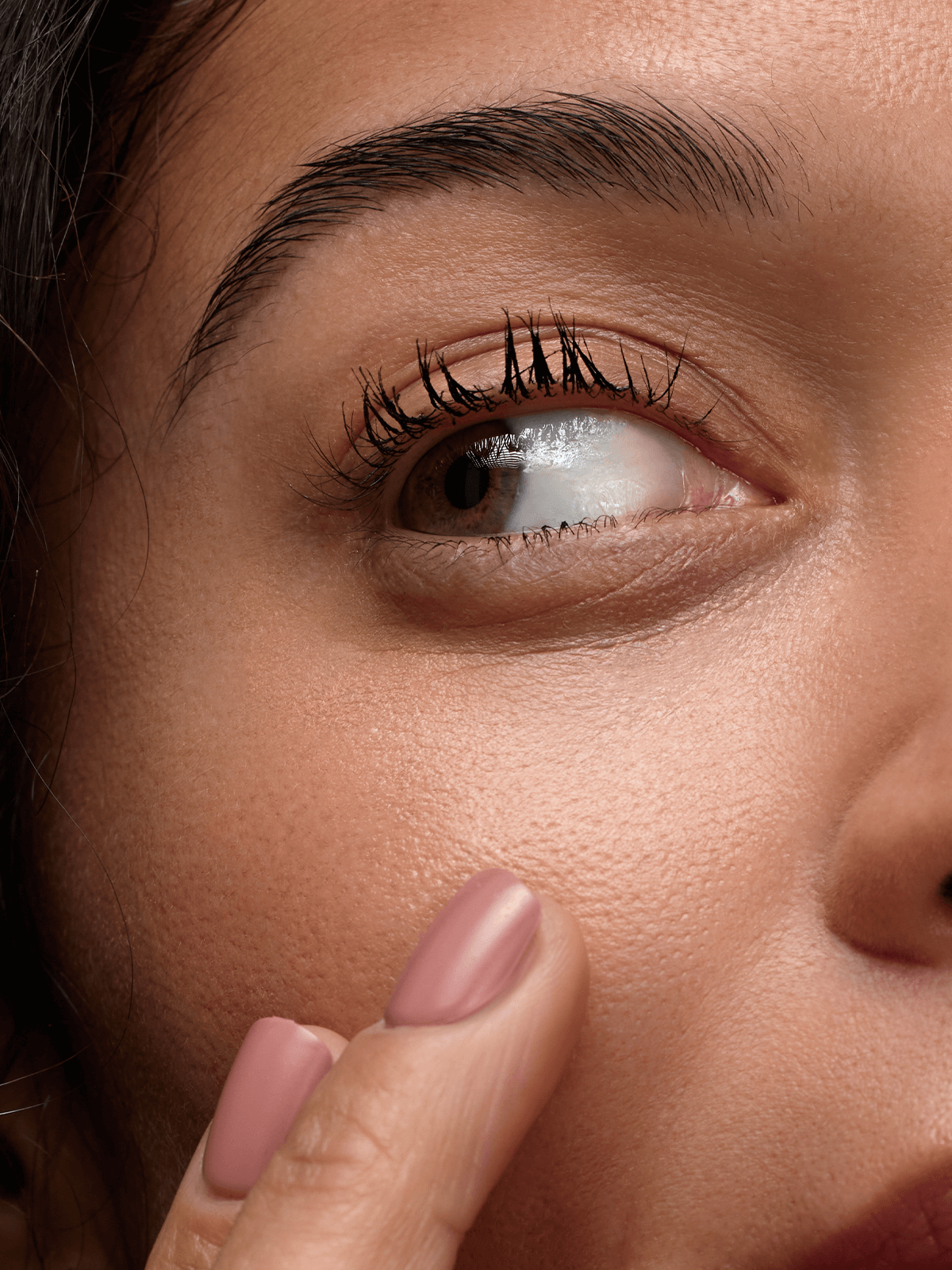 Luminous Eye Corrector SPF 41 - Tan - Image 9