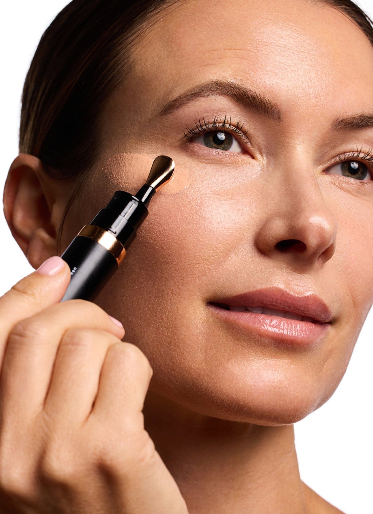 Luminous Eye Corrector SPF 41 - Medium - Image 6